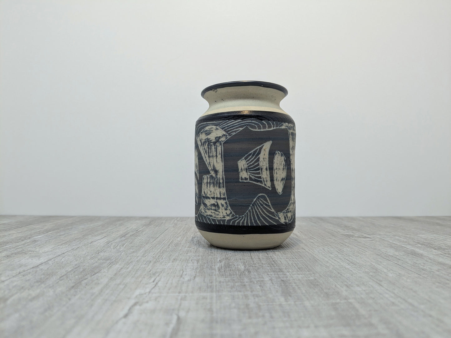 Aardvark Pottery Thunder Bay | Etched Abstract Design