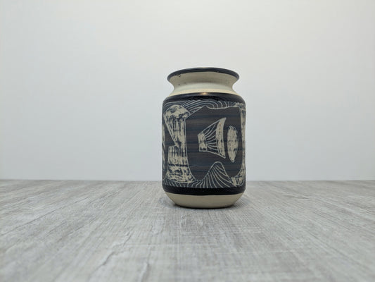 Aardvark Pottery Thunder Bay | Etched Abstract Design