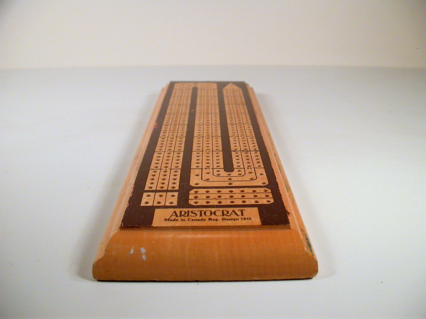 Art Deco Cribbage Board, 1945, Birch, Made in Canada Cribbage Board