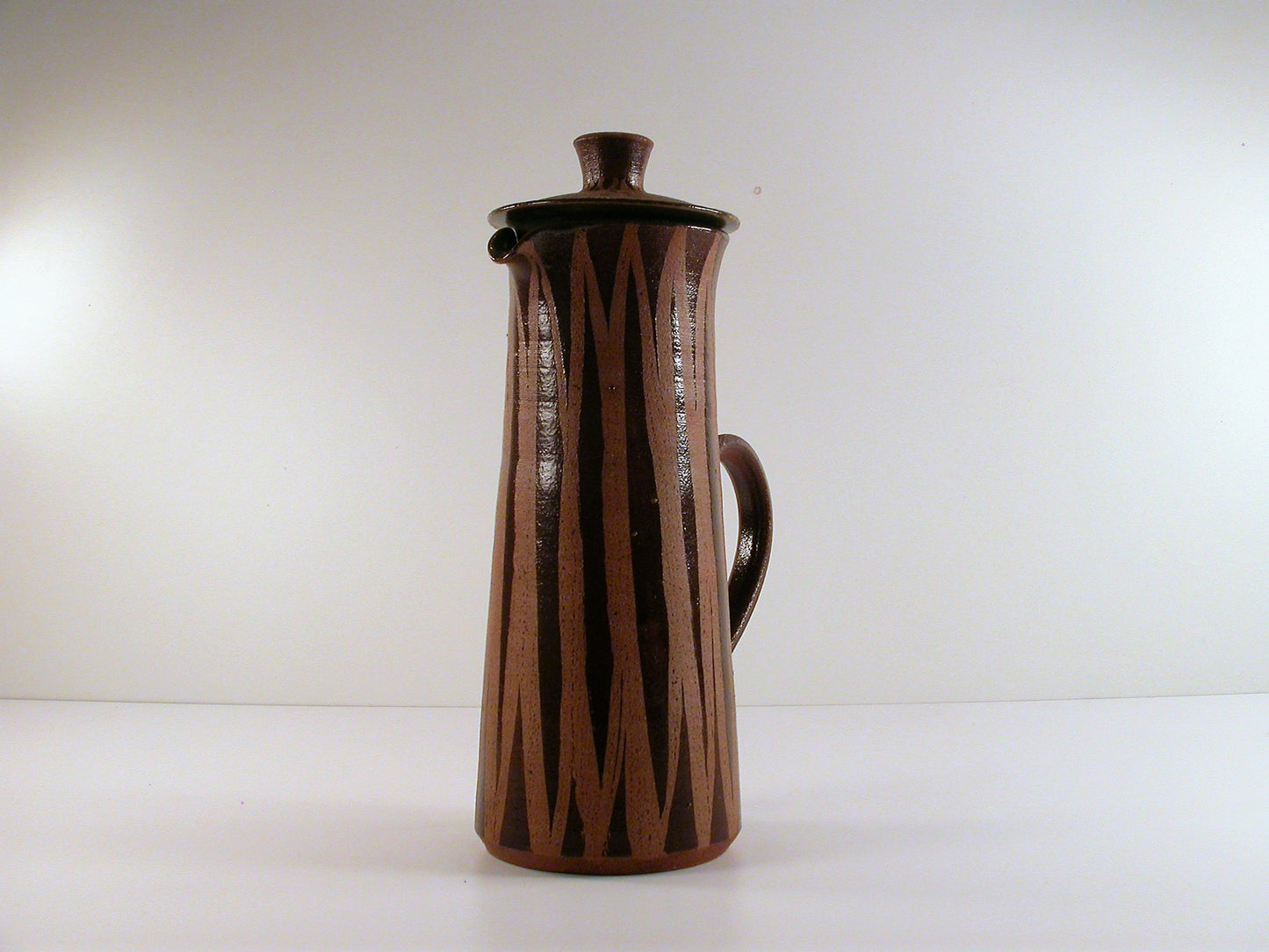 Hansen Ross Coffee Pot, Vintage Mid-Century Studio Pottery by the team of Folmer Hansen and David Ross, Fort Qu'Appelle Saskatchewan