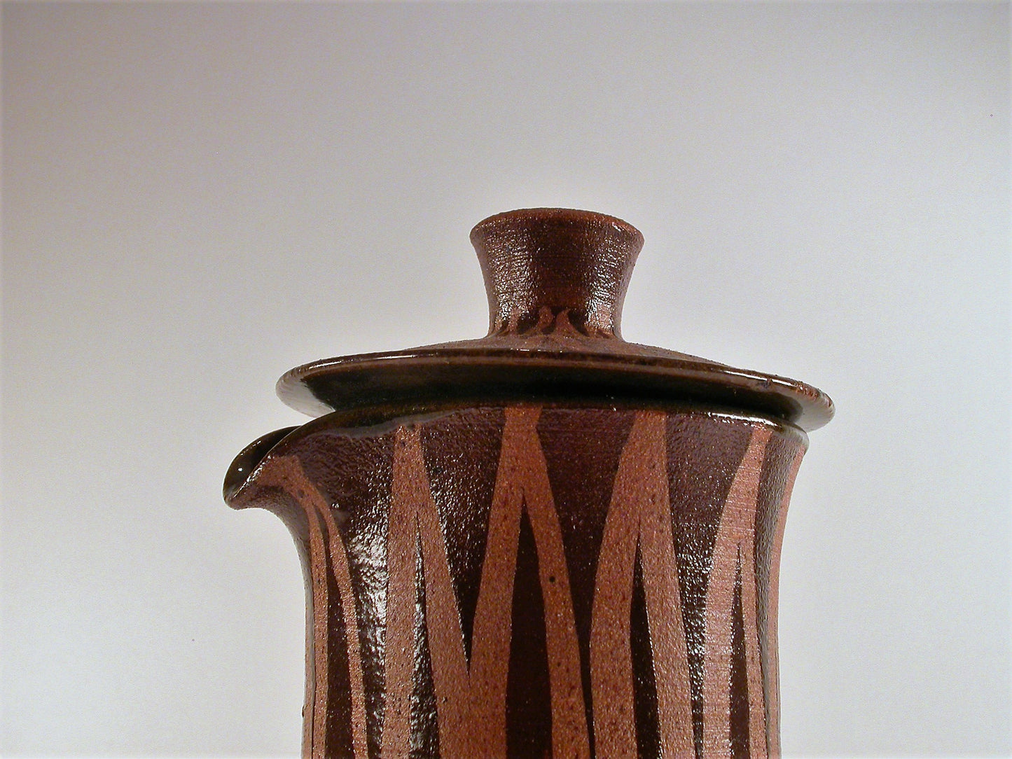 Hansen Ross Coffee Pot, Vintage Mid-Century Studio Pottery by the team of Folmer Hansen and David Ross, Fort Qu'Appelle Saskatchewan