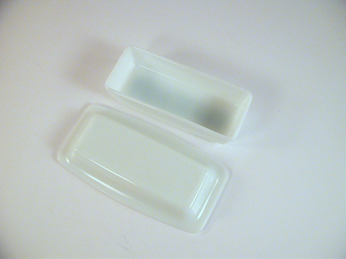 Vintage Pyrex Amish Butter Dish | Blue Butterprint