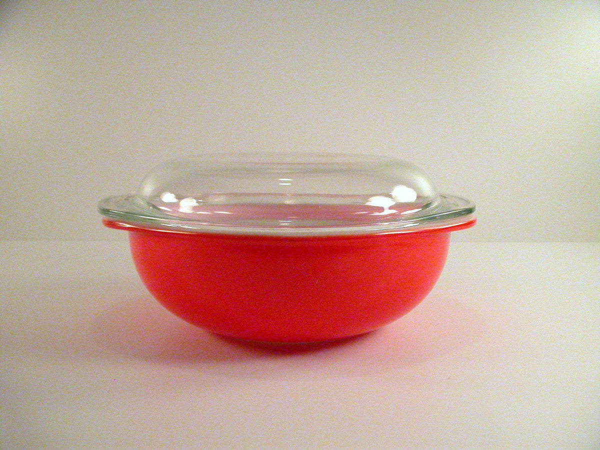 Vintage Pyrex Red Casserole Oven Dish  Red Pyrex Casserole With Clear Lid.