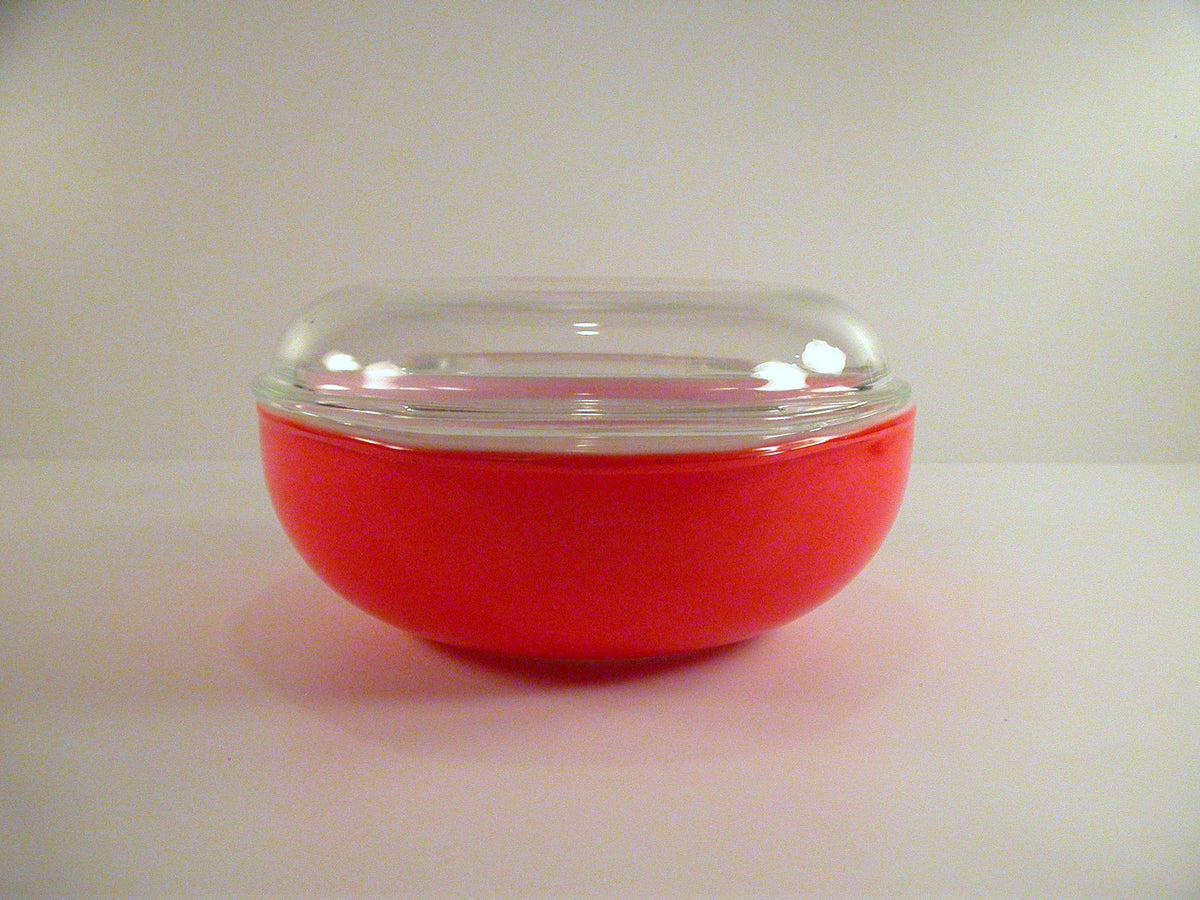 Vintage Pyrex Red Casserole Oven Dish  Red Pyrex Casserole With Clear Lid.