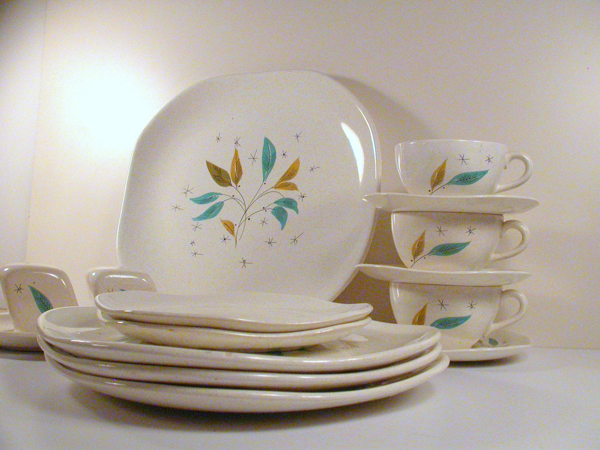 Mid Century Modern, Sovereign Potters Vogue Dinnerware, Viktor Schreckengost 15 pieces.