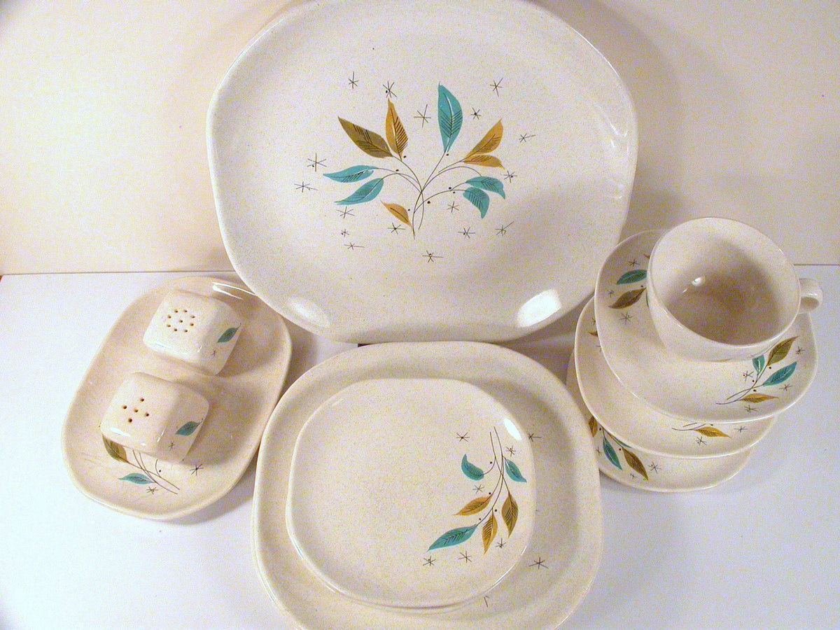 Mid Century Modern, Sovereign Potters Vogue Dinnerware, Viktor Schreckengost 15 pieces.