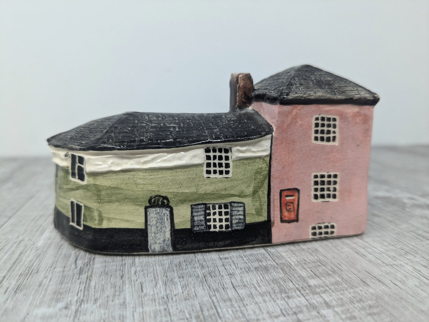 WIVENHOE / GB - Marjorie Barton Pottery #12 | British Folk Art