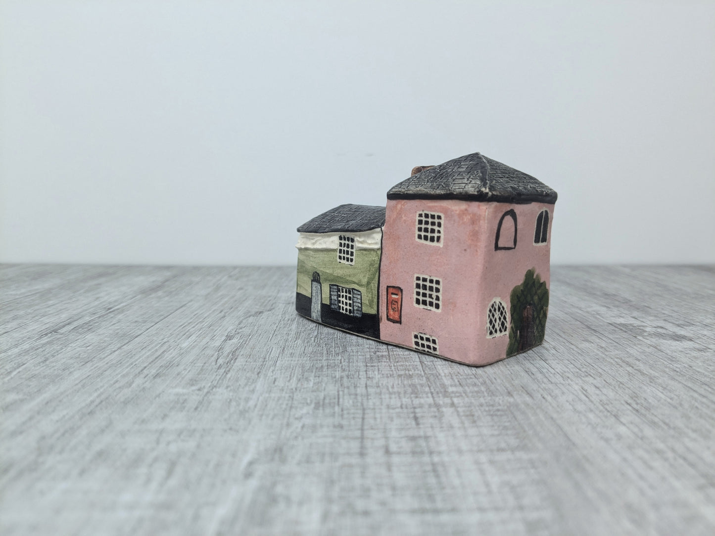 WIVENHOE / GB - Marjorie Barton Pottery #12 | British Folk Art