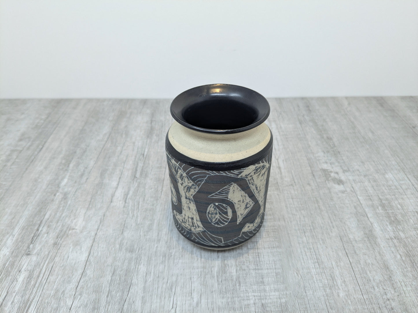 Aardvark Pottery Thunder Bay | Etched Abstract Design