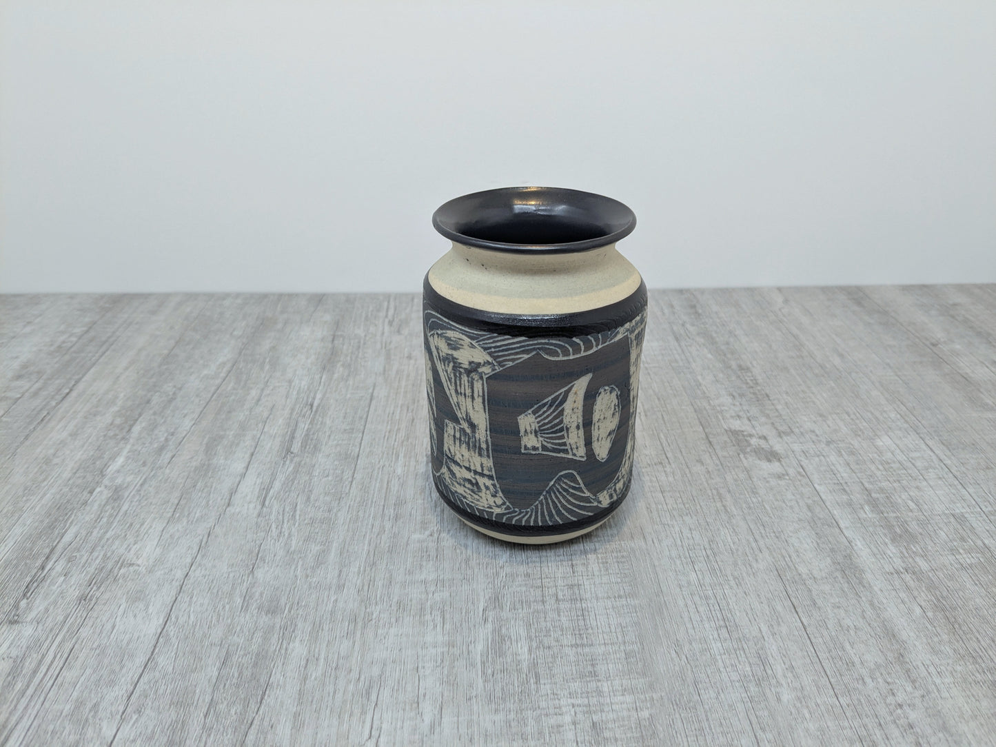 Aardvark Pottery Thunder Bay | Etched Abstract Design