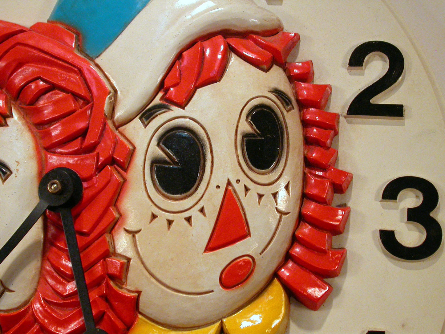 Raggedy Ann and Andy Circular Plastic Wall Clock, 1977 Syrocco Wall Clock