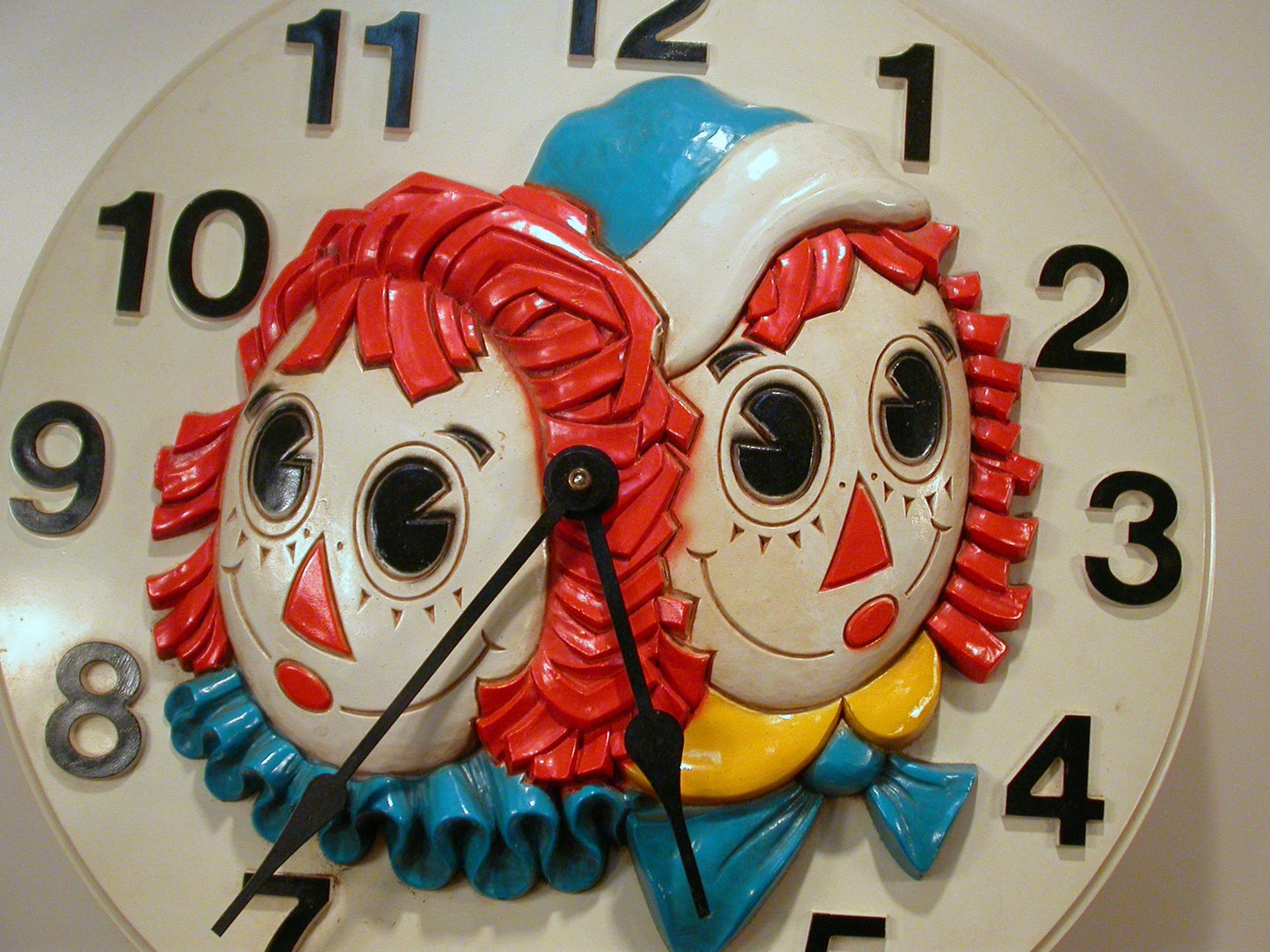 Raggedy Ann and Andy Circular Plastic Wall Clock, 1977 Syrocco Wall Clock